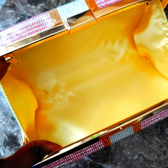 Clutch - Picture 3 of 3